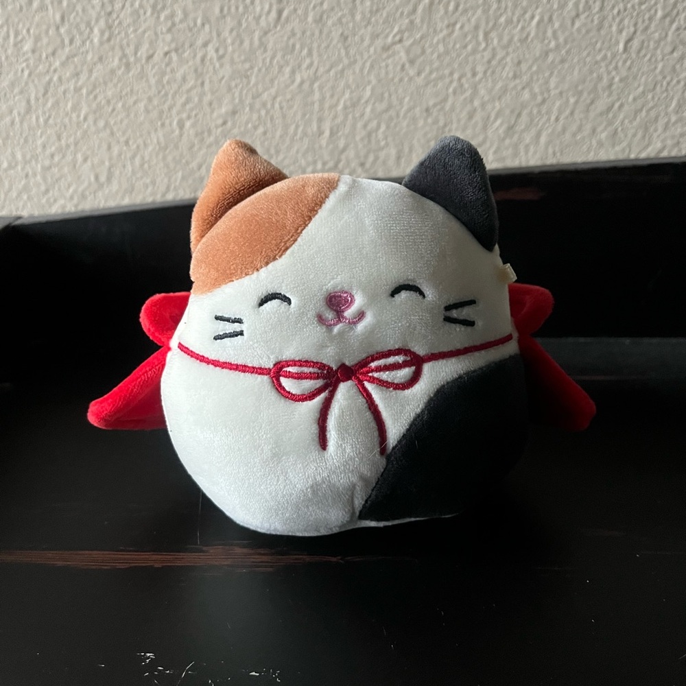 4 in vampire cam squishmallow !